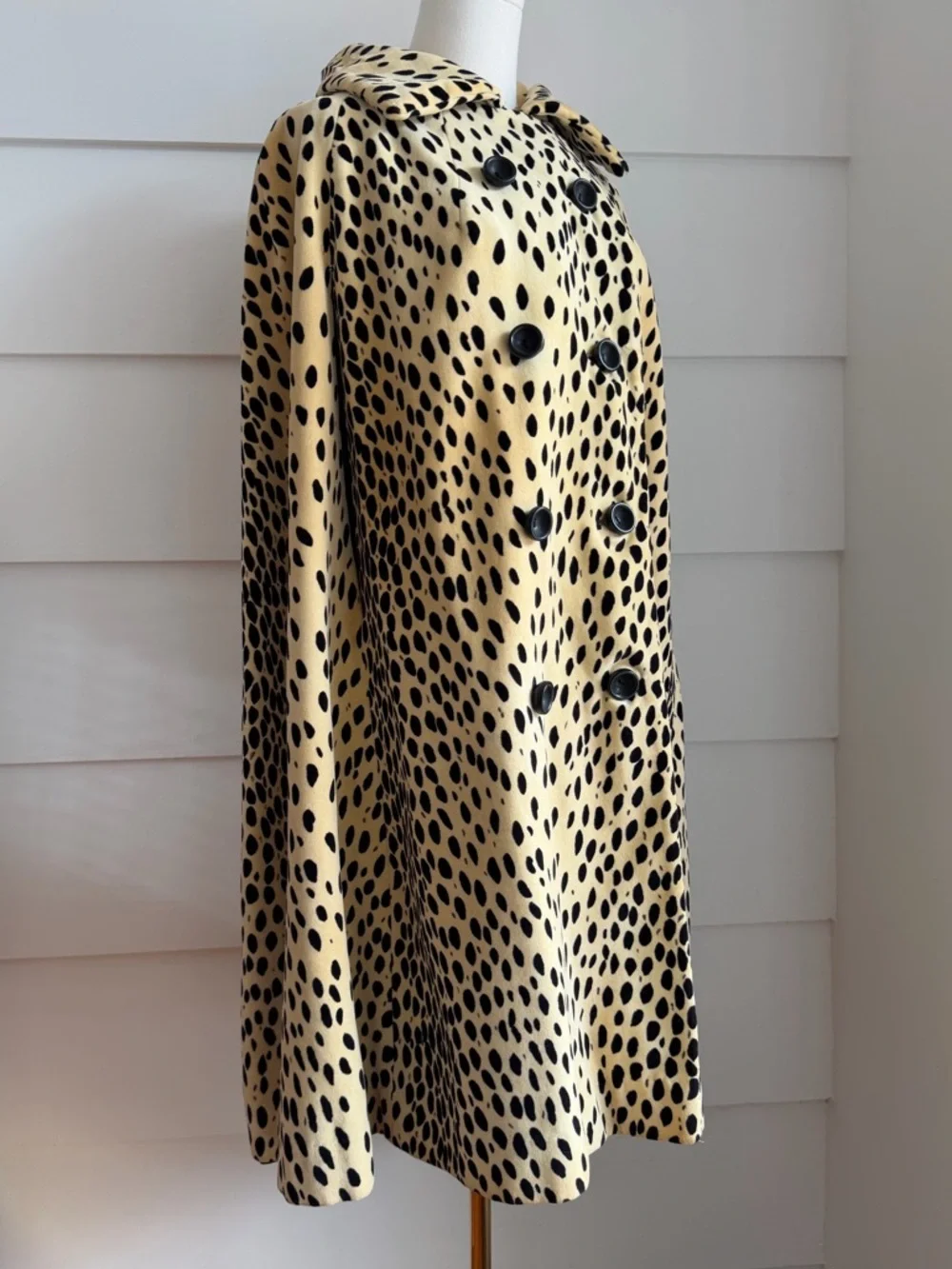 Vintage Cheetah Print Cape Travelcoats by Naman Leopard Print Glam - Picture 6 of 10